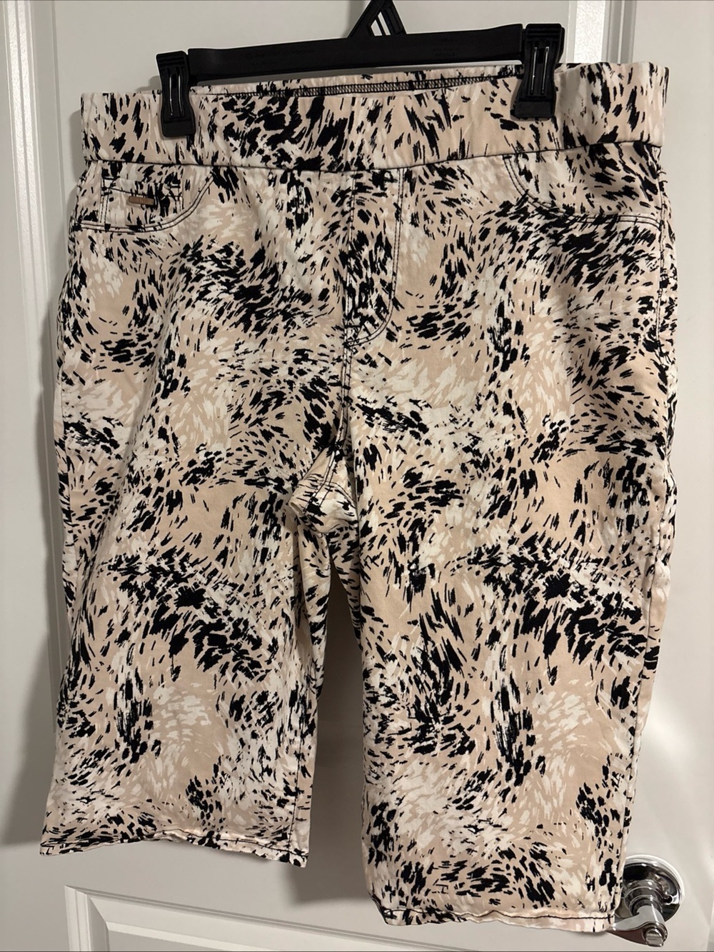 Nine West Jeans Women's Heidi Pull-On Skimmer Pants Stone Abstract Cat Print 16